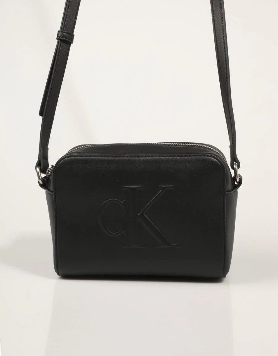 CALVIN KLEIN SCULPTED CAMERA BAG DEBOSS 85748