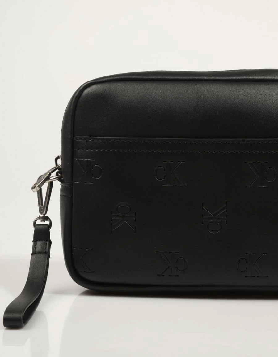 CALVIN KLEIN AOP EMBOSS ZIP POUCH 85744 - Image 4