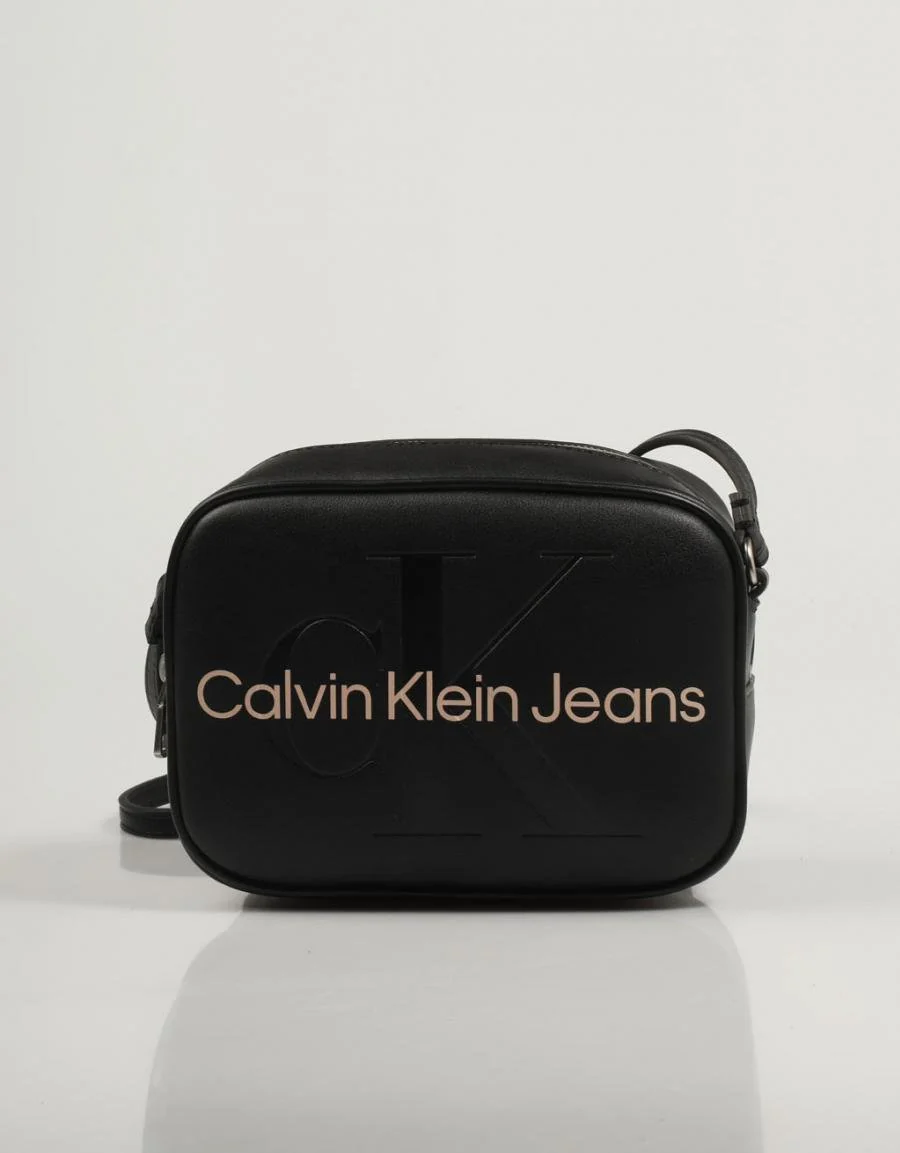 CALVIN KLEIN SCULPTED CAMERA BAG18 MONO 82984