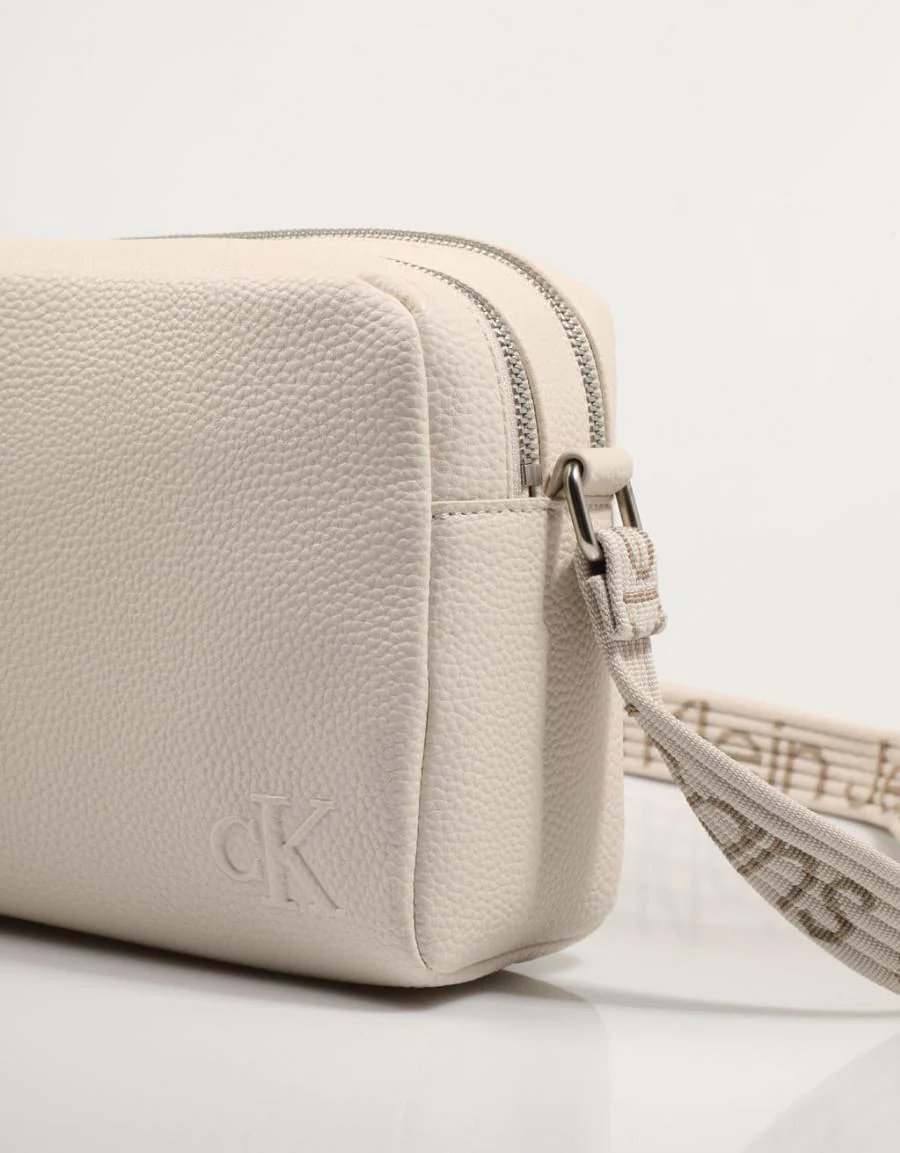 CALVIN KLEIN ULTRALIGHT DBLZIP CAMERABAG21 PU 85742 - Image 4