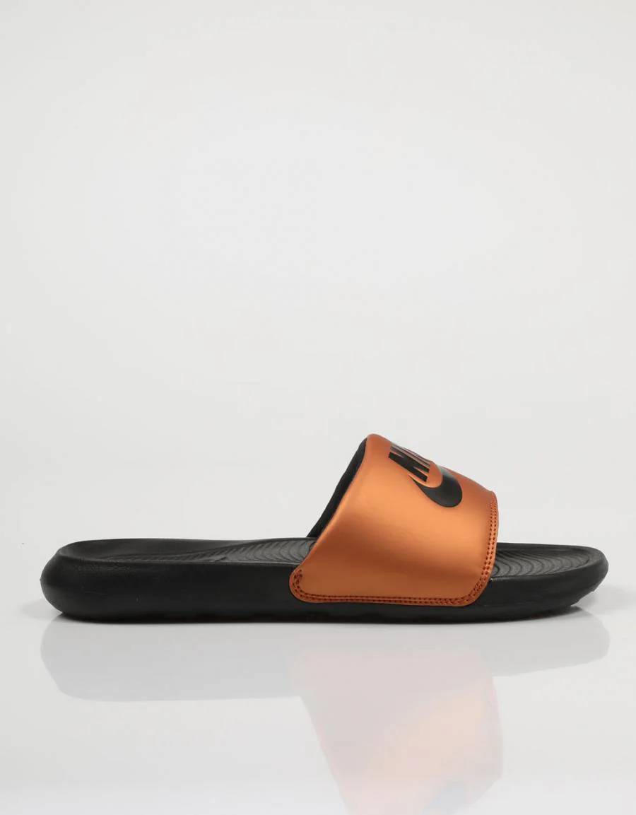 NIKE VICTORI 74590