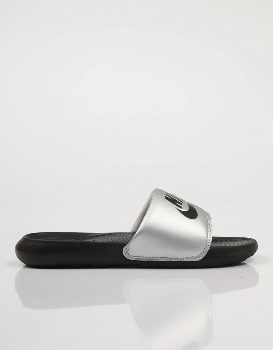 NIKE VICTORI 74592