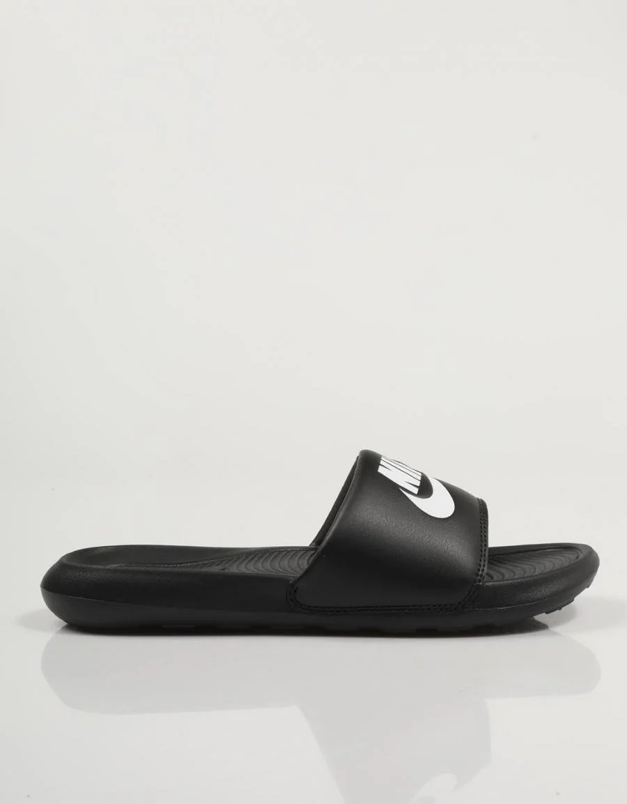 NIKE VICTORI 81570