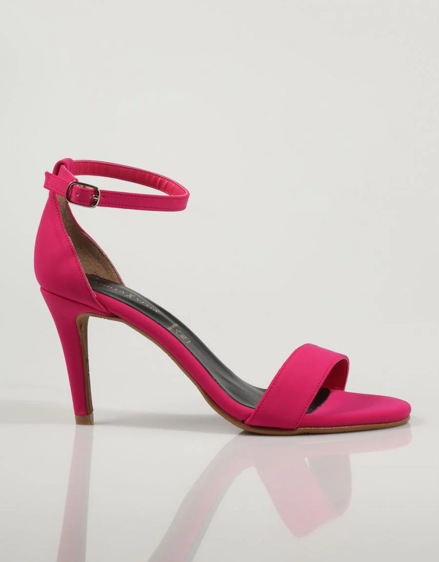 DANIELA VEGA 132R 79429