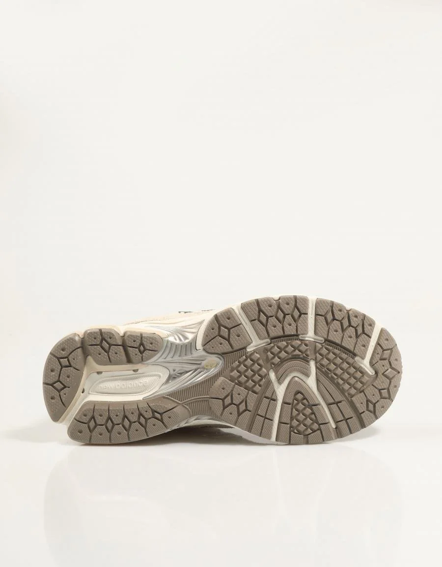 NEW BALANCE GC2002 88285 - Image 4