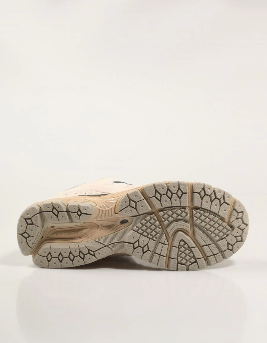 NEW BALANCE U2002 88243 - Image 4